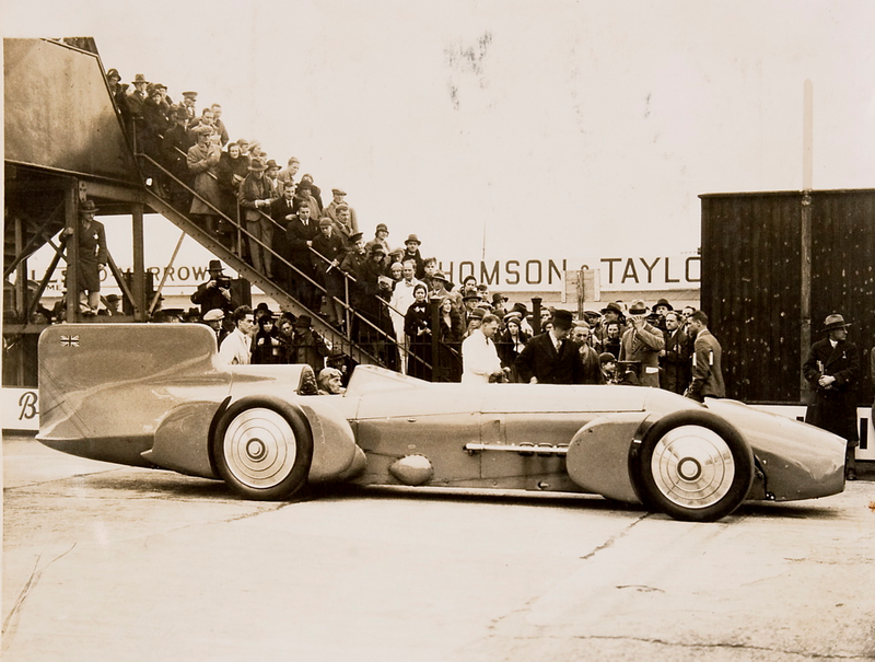 Illustration for article titled Noted Badass Idris Elba Breaks An 88-Year-Old Speed Record In A Bentley